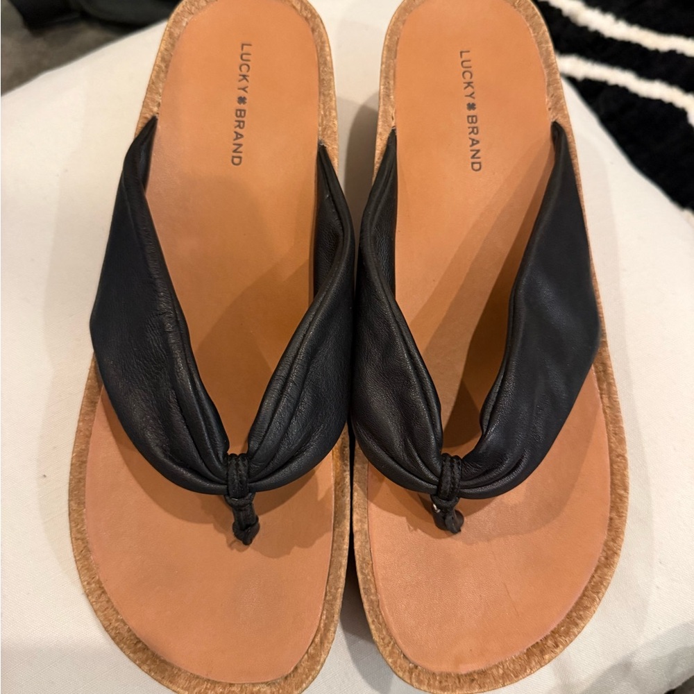 Lucky Brand Black Lellina Leather Thong Sandals